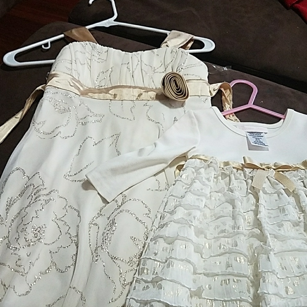 💕Sisterly love 💕 matching dresses.